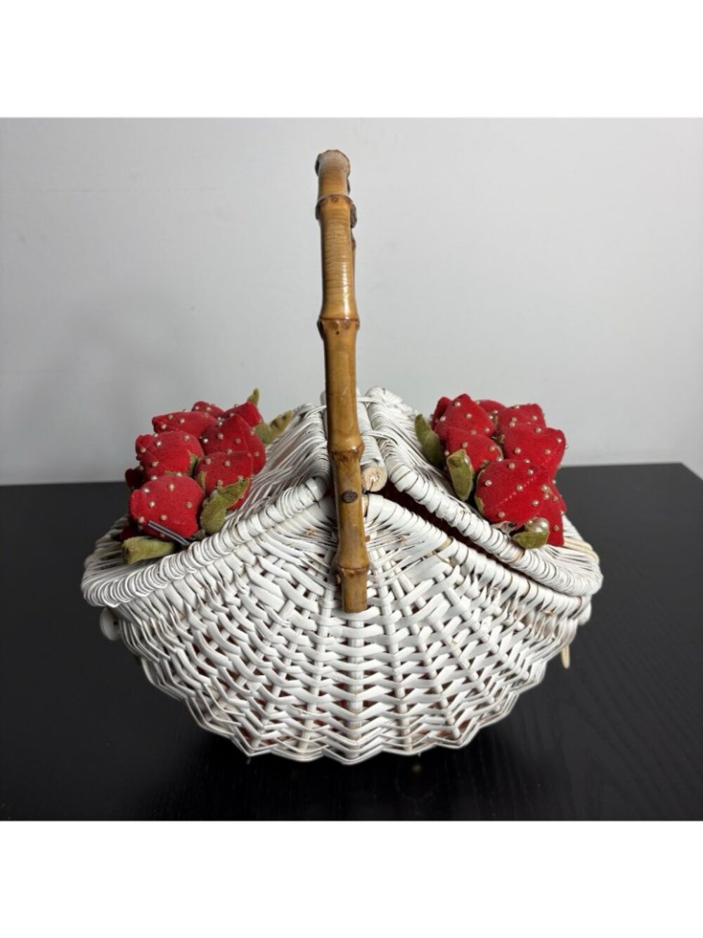 Vintage Mid-Century White Wicker Basket Purse Strawberry Theme Pinup Japan - Picture 11 of 16